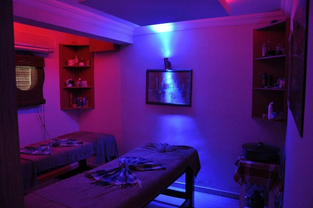 Club Tess Hotel 코나키 외부 사진